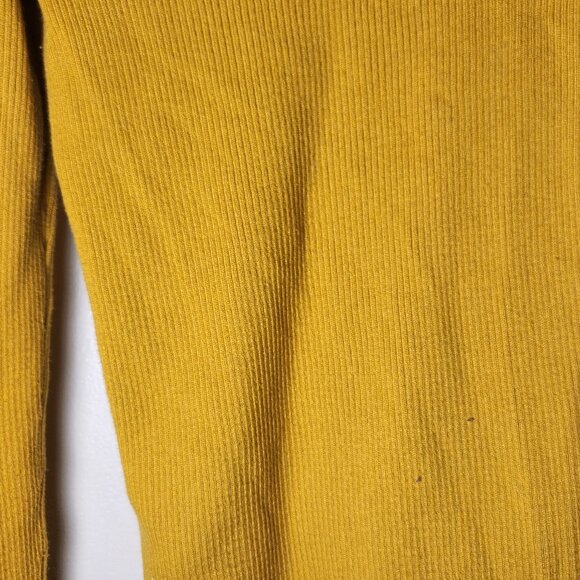 Cozy Yellow Turtleneck Sweater - Picture 4 of 12